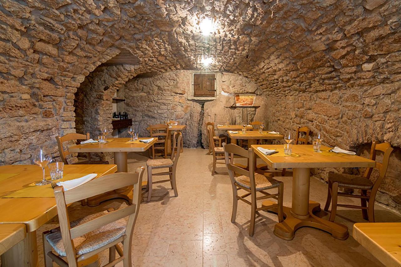Locanda Alpina A 1250 Mt Ala Buitenkant foto